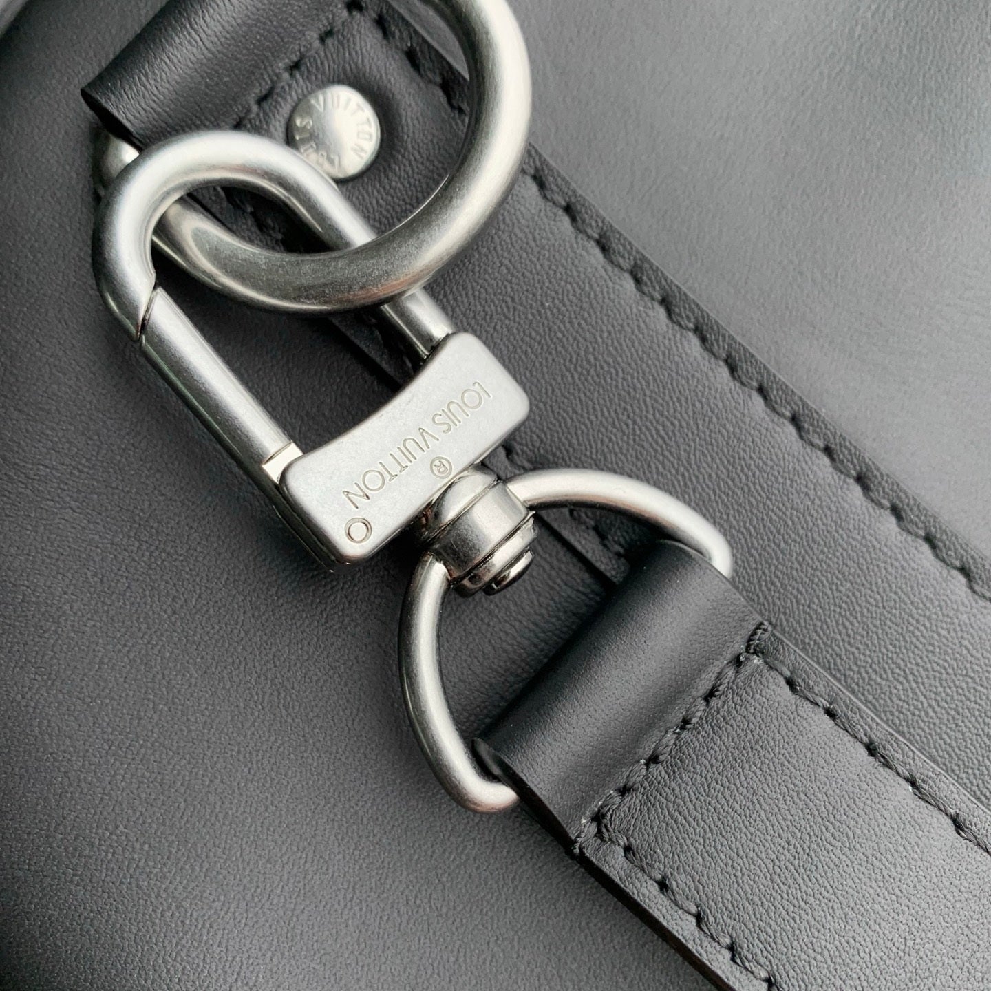 Louis Vuitton LV M28100 Keepall Cargo Bandoulière 35 Bag Black