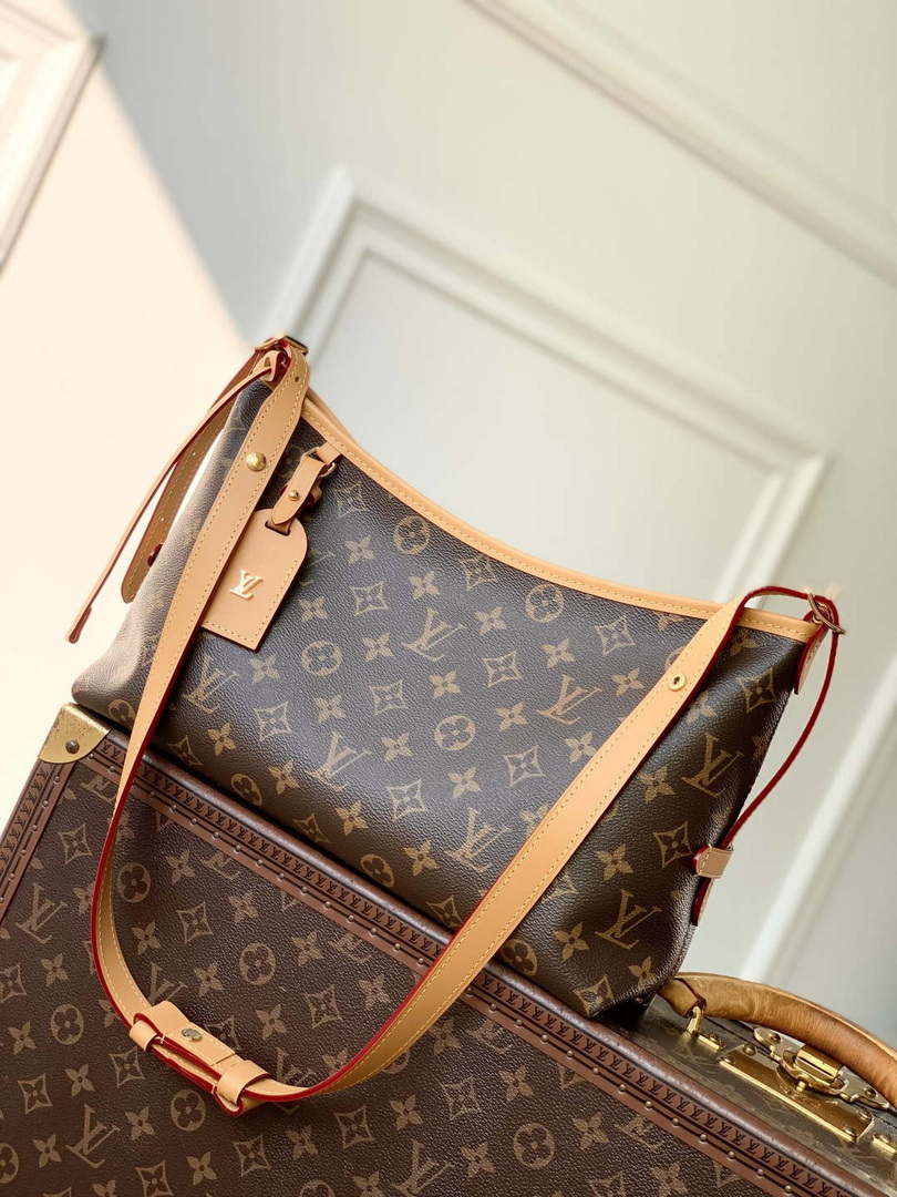 Louis Vuitton LV M28101 CarryAll East West Bag