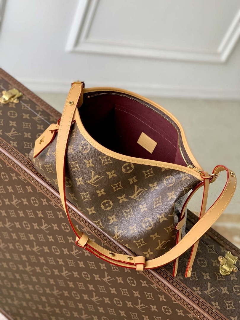 Louis Vuitton LV M28101 CarryAll East West Bag