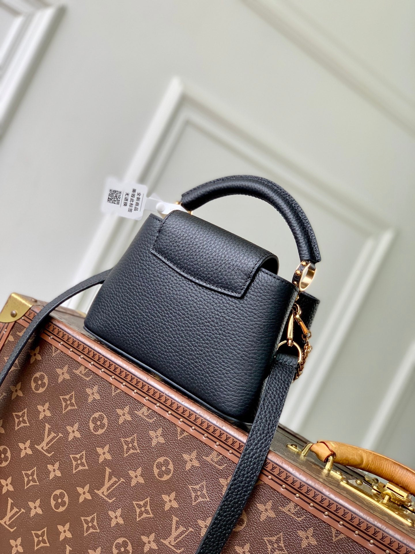 Louis Vuitton LV M28203 Capucines Mini Bag Black - Default Title - View 3