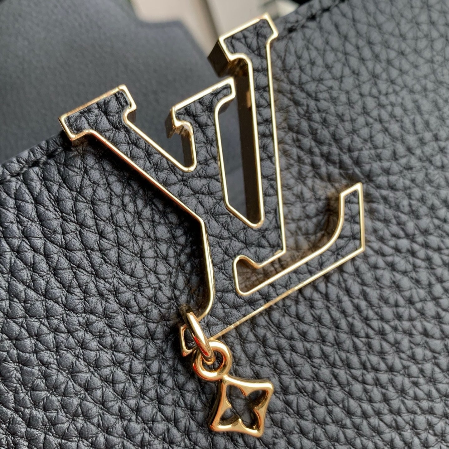 Louis Vuitton LV M28203 Capucines Mini Bag Black - Default Title - View 6