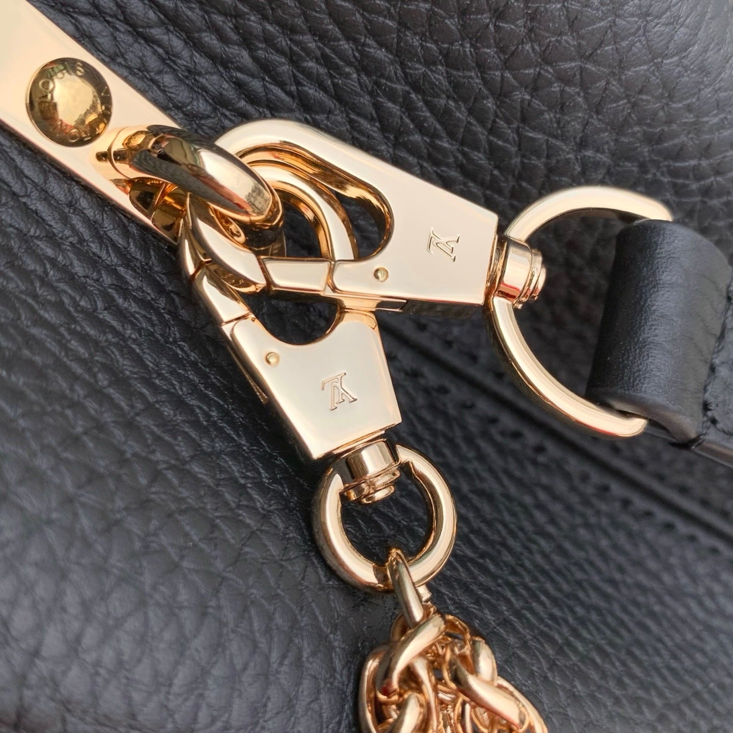 Louis Vuitton LV M28203 Capucines Mini Bag Black - Default Title - View 8