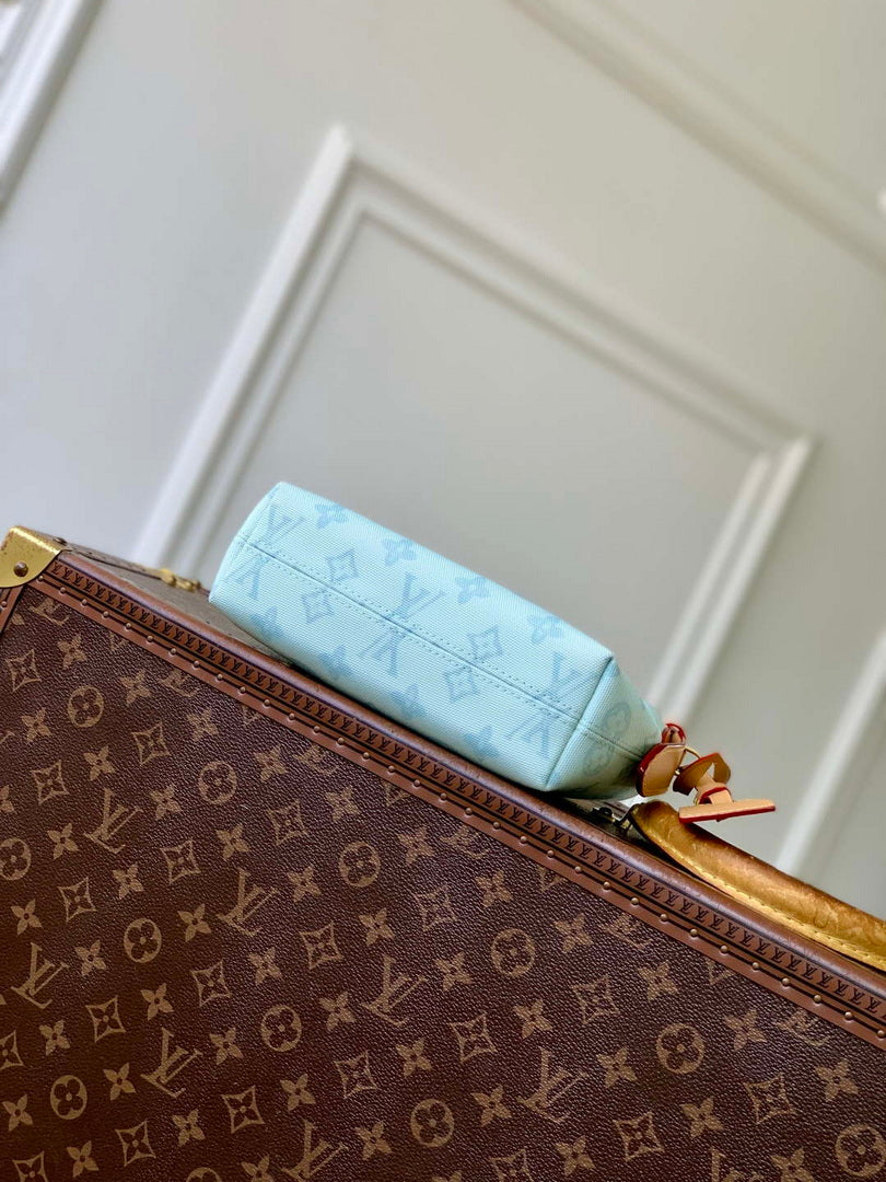Louis Vuitton LV M28250 Pochette Hills Bag Blue