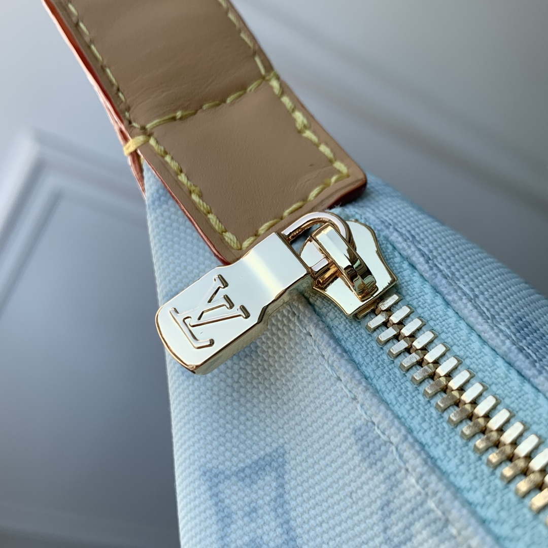 Louis Vuitton LV M28250 Pochette Hills Bag Blue