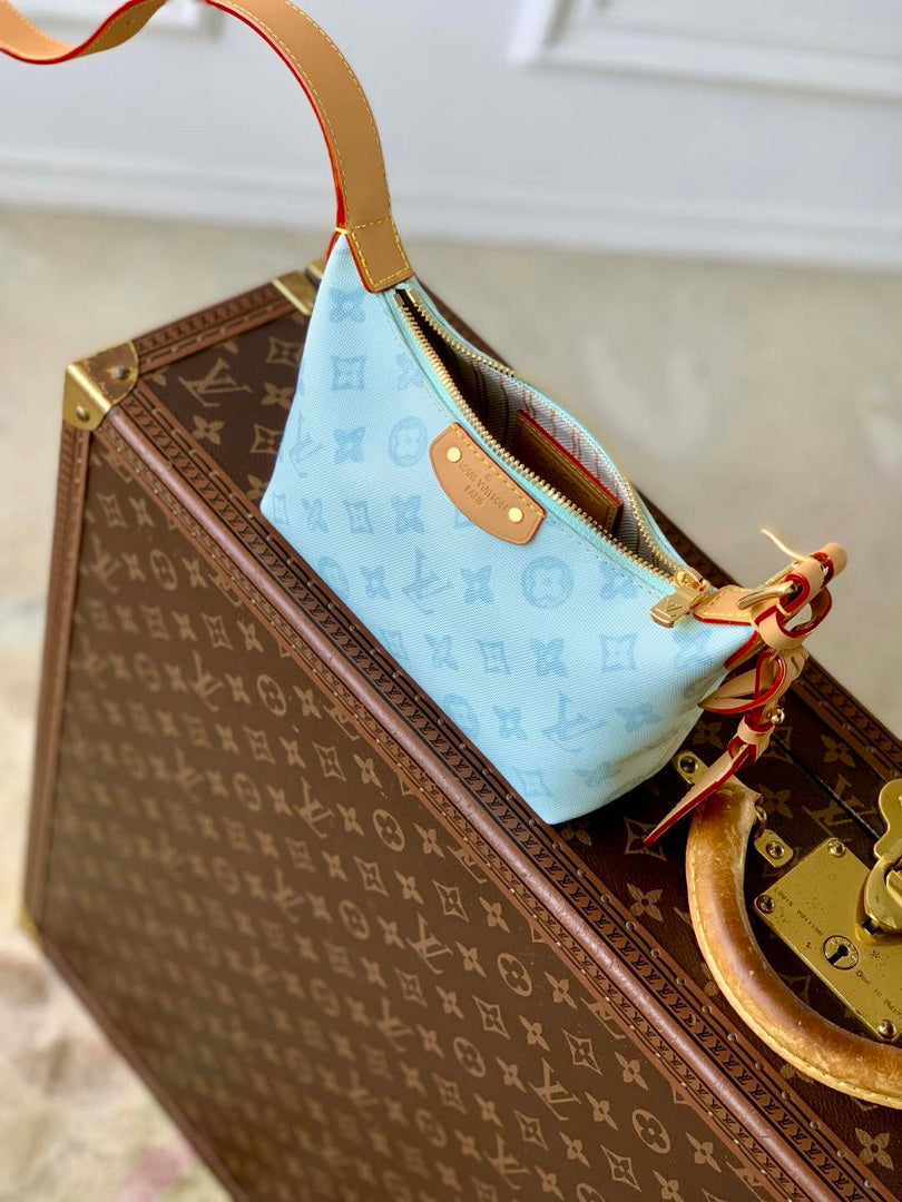 Louis Vuitton LV M28250 Pochette Hills Bag Blue