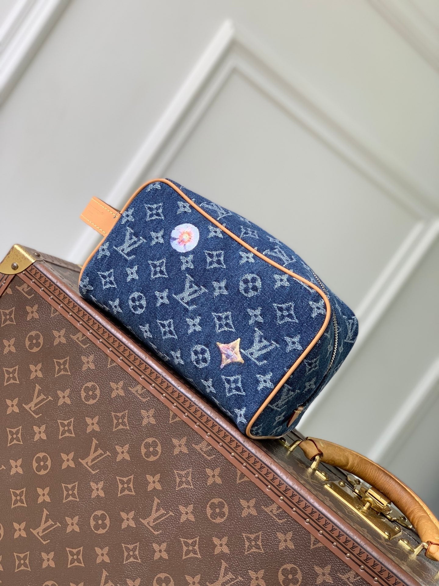 Louis Vuitton LV M28363 Locker Dopp Kit Bag Blue - Default Title - View 1