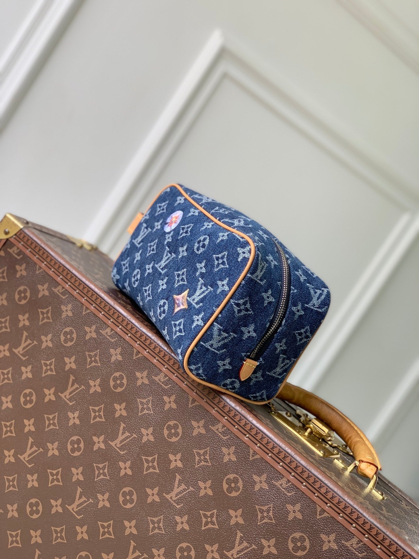 Louis Vuitton LV M28363 Locker Dopp Kit Bag Blue - Default Title - View 2