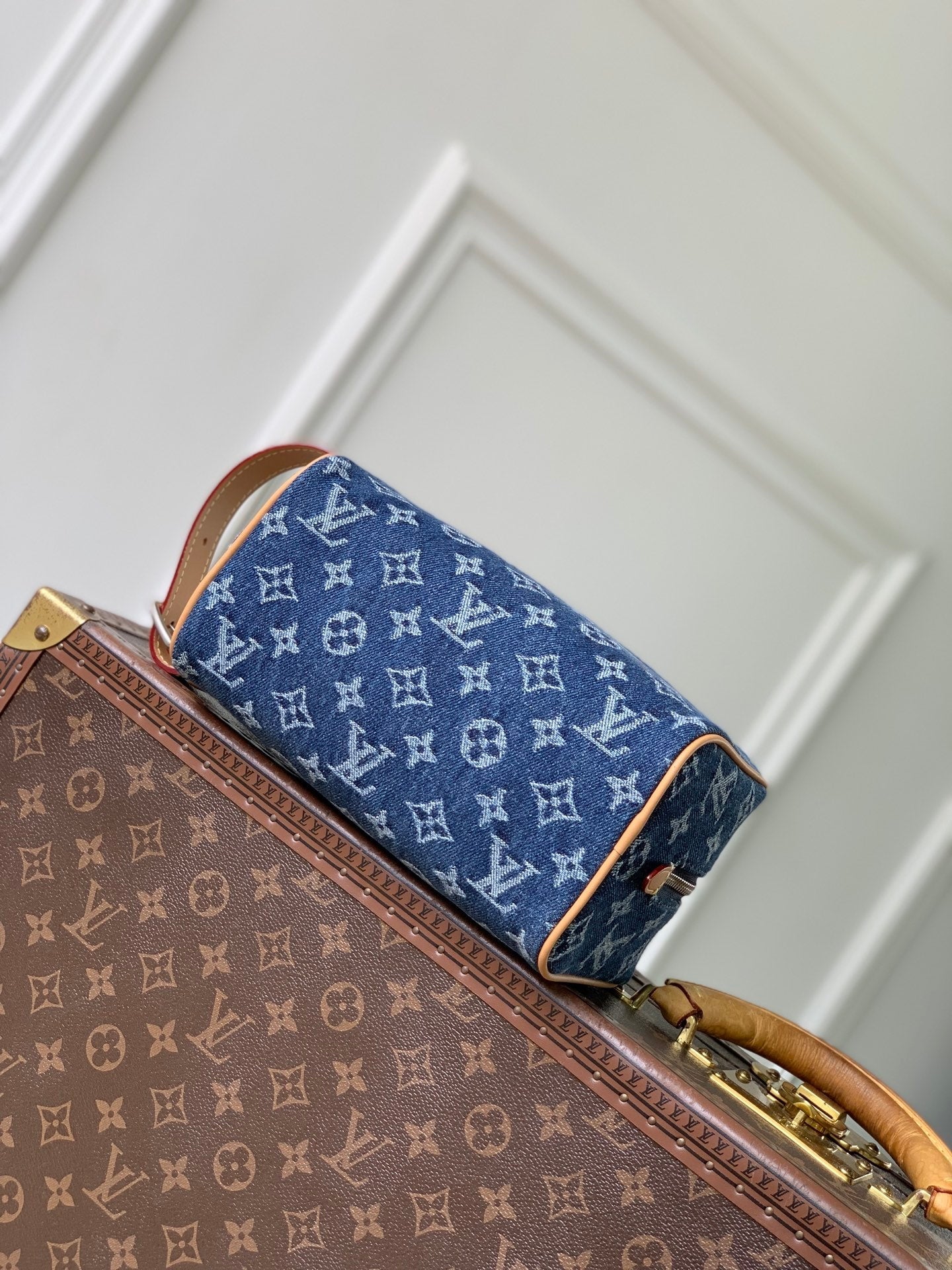 Louis Vuitton LV M28363 Locker Dopp Kit Bag Blue - Default Title - View 4