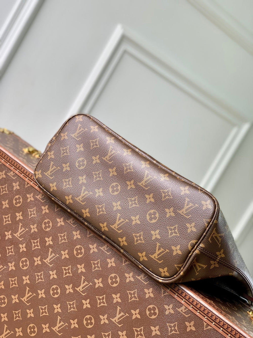 Louis Vuitton LV M28377 Neverfull Inside Out MM Bag