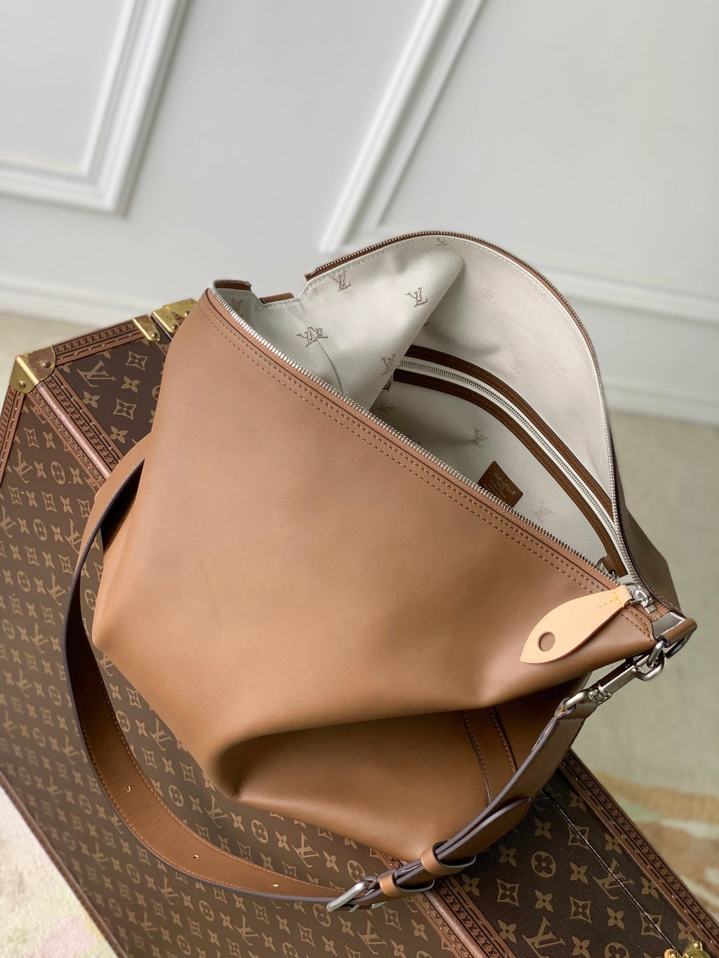 Louis Vuitton LV M28392 Vagabond Hobo Bag Caramel