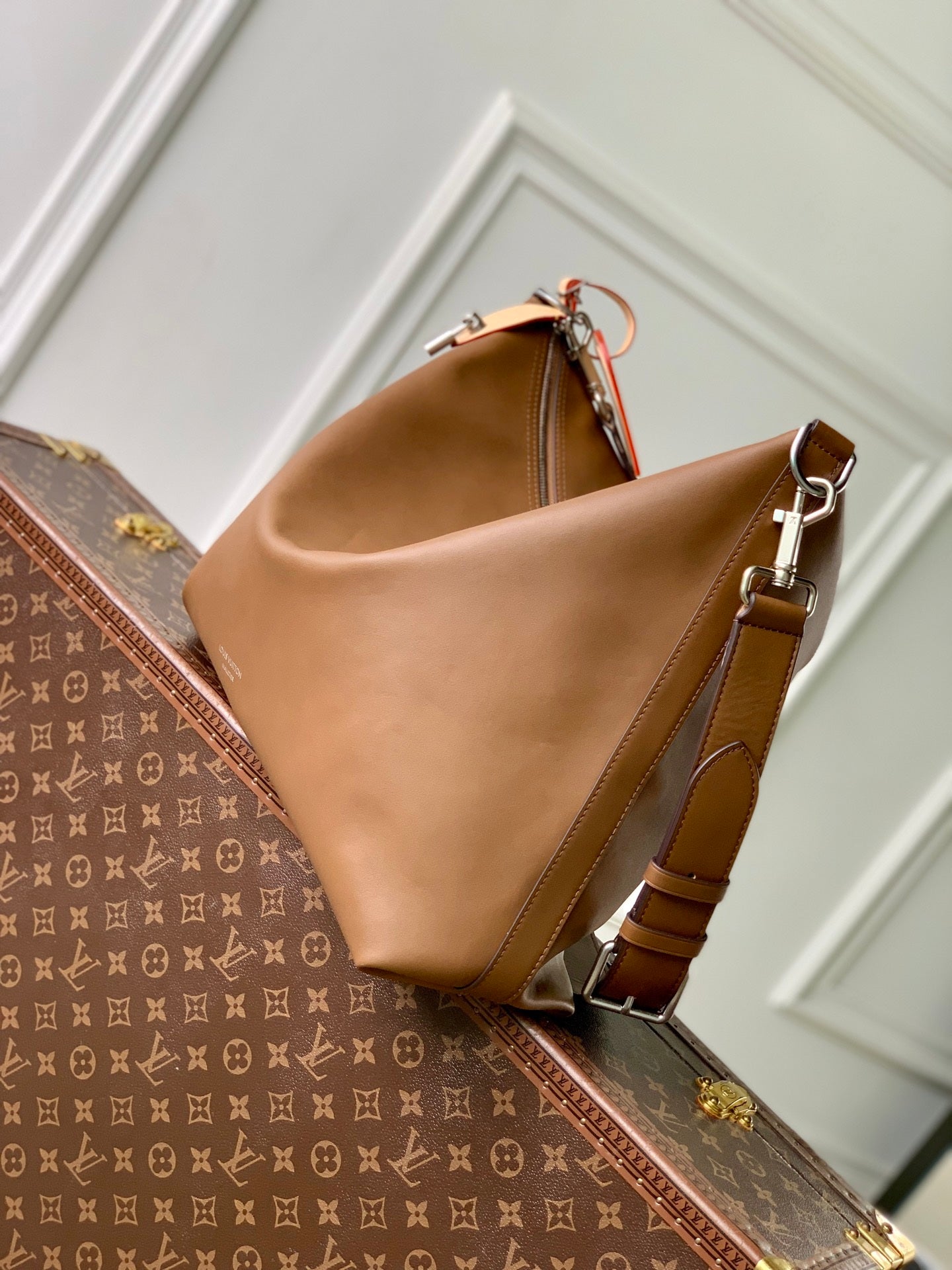 Louis Vuitton LV M28392 Vagabond Hobo Bag Caramel - Default Title - View 2