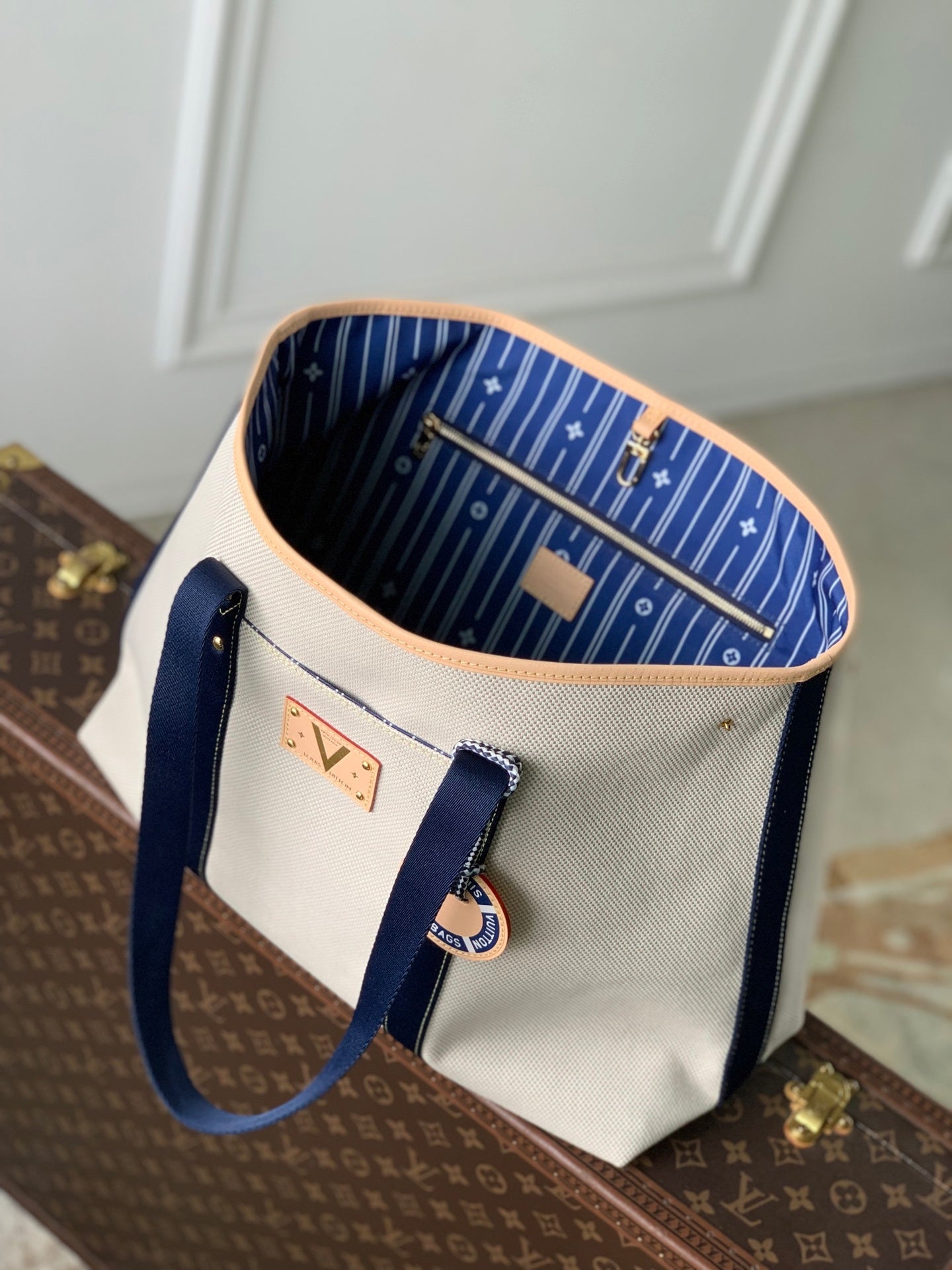 Louis Vuitton LV M28503 Escale Bag Ocean Blue