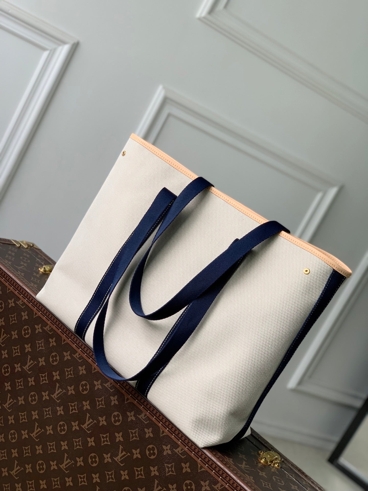 Louis Vuitton LV M28503 Escale Bag Ocean Blue - Default Title - View 3