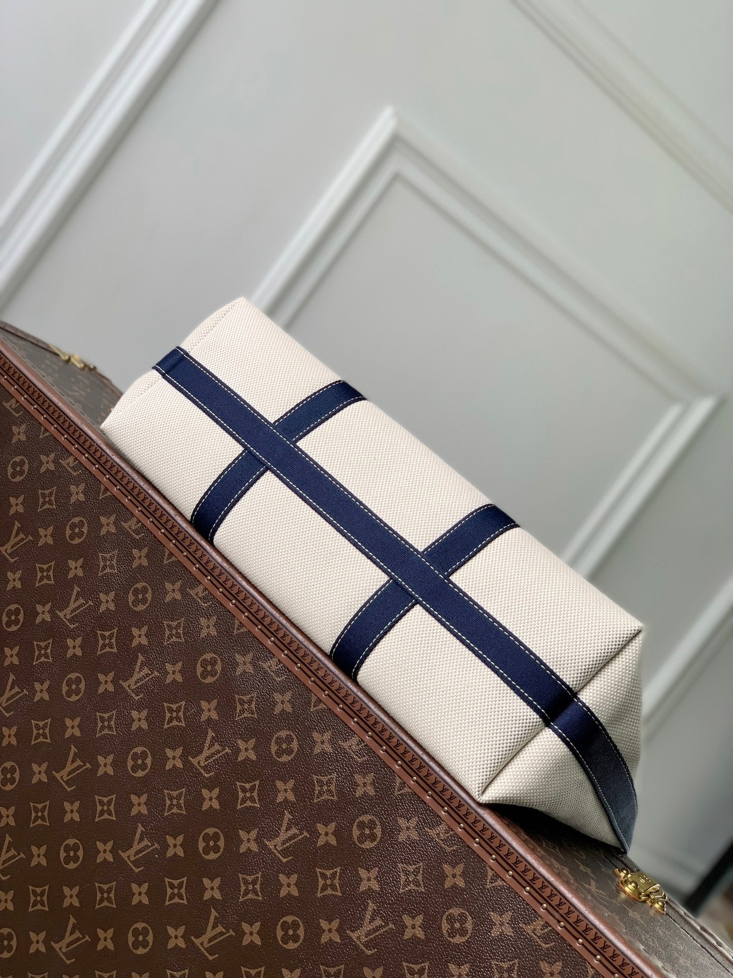 Louis Vuitton LV M28503 Escale Bag Ocean Blue
