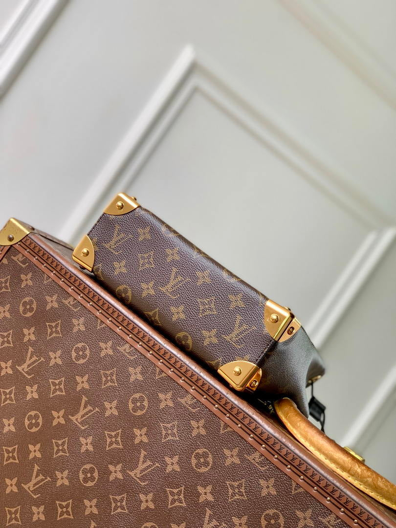 Louis Vuitton LV M28515 Noe Trunk Bag Monogram