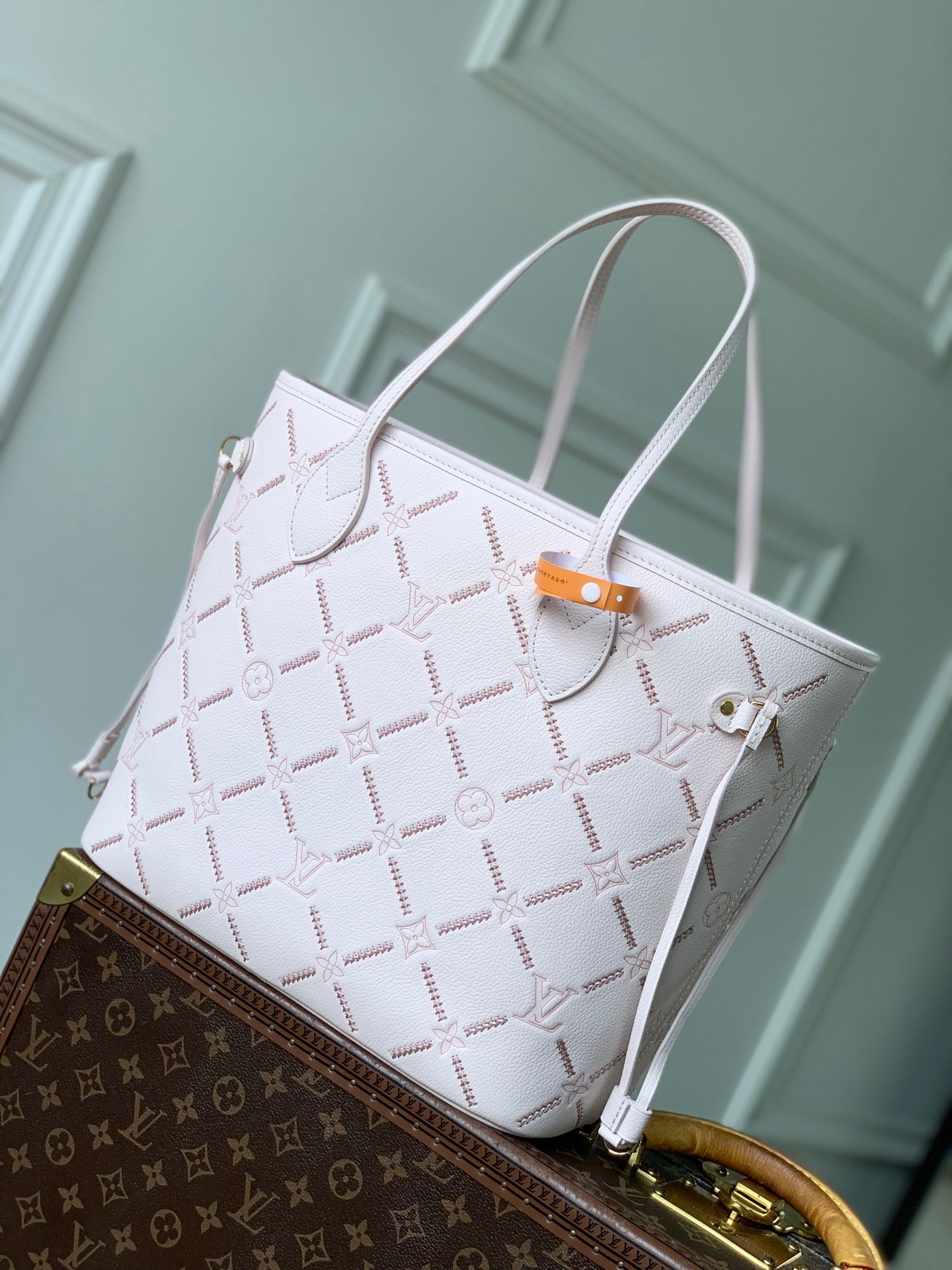 Louis Vuitton LV M28527 Neverfull MM Bag Light Bliss Couture - Default Title - View 3