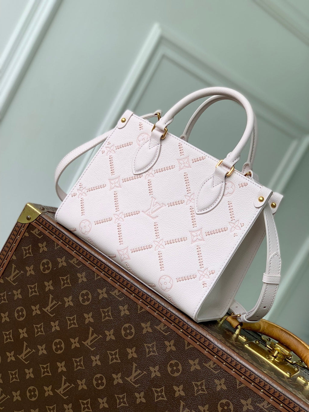 Louis Vuitton LV M28528 Onthego PM Bag Light Bliss Couture