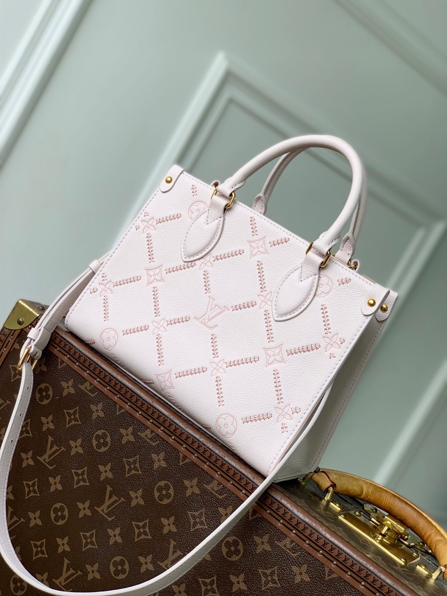 Louis Vuitton LV M28528 Onthego PM Bag Light Bliss Couture - Default Title - View 3