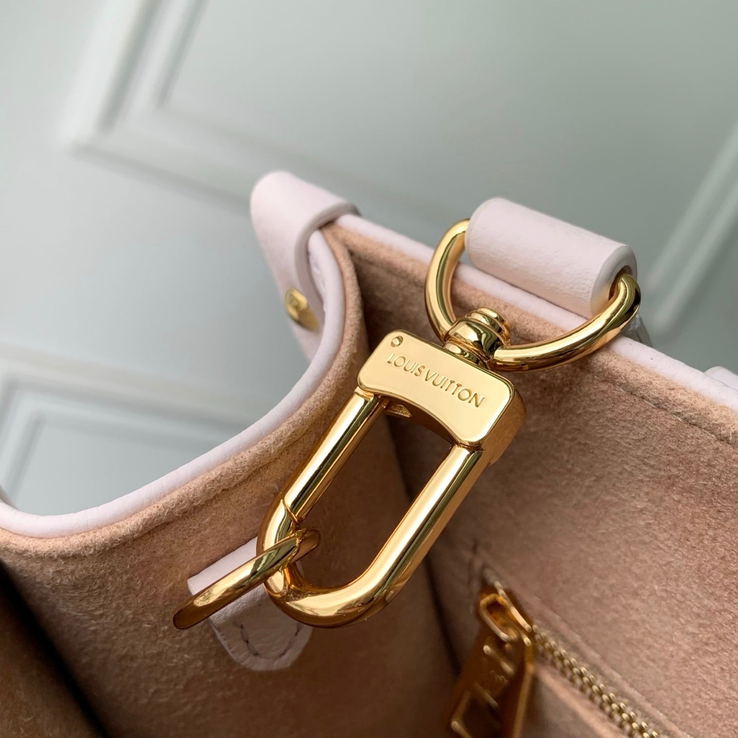 Louis Vuitton LV M28528 Onthego PM Bag Light Bliss Couture