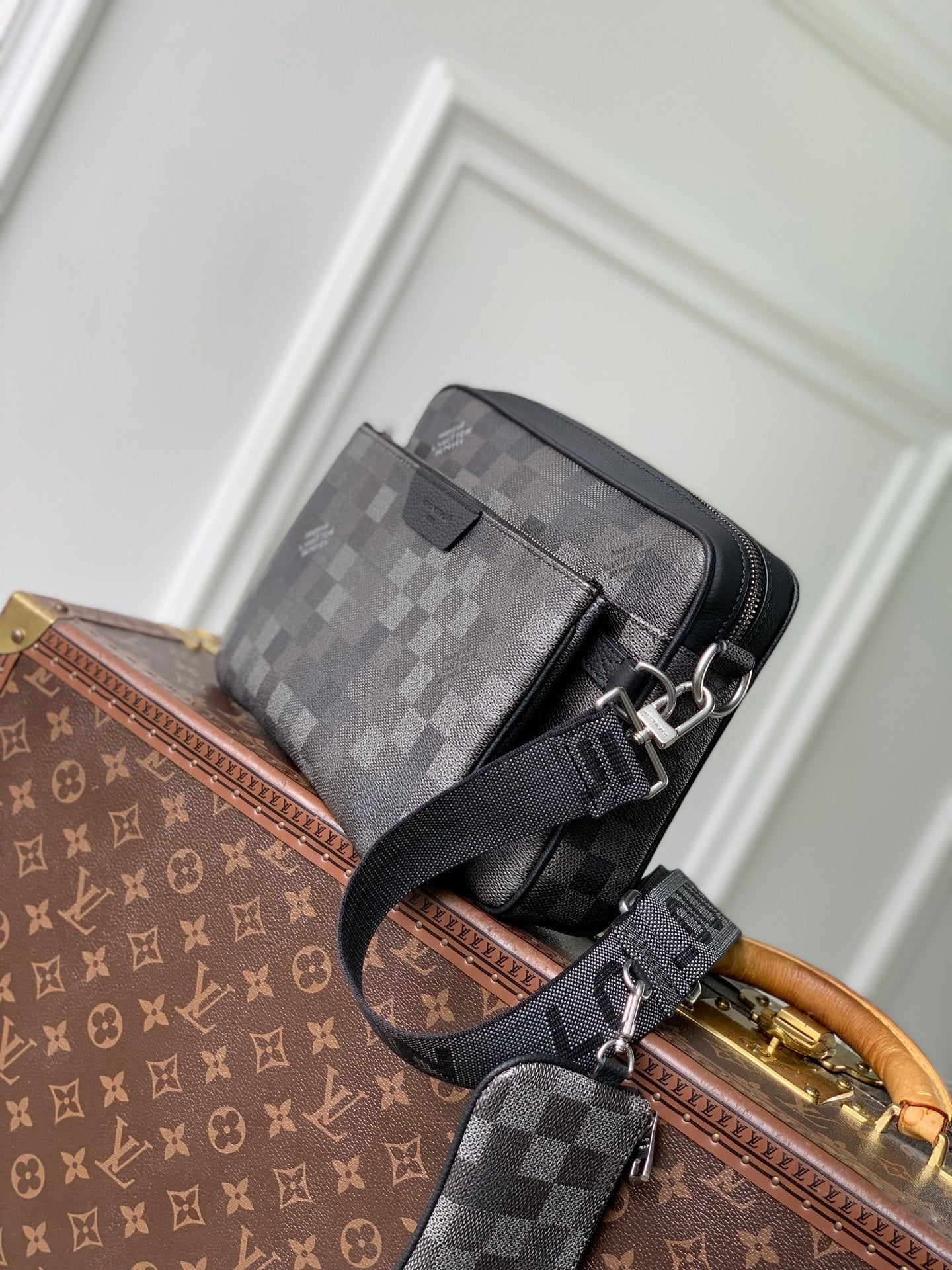 Louis Vuitton LV M28602 Trio Messenger Bag Black - Default Title - View 2