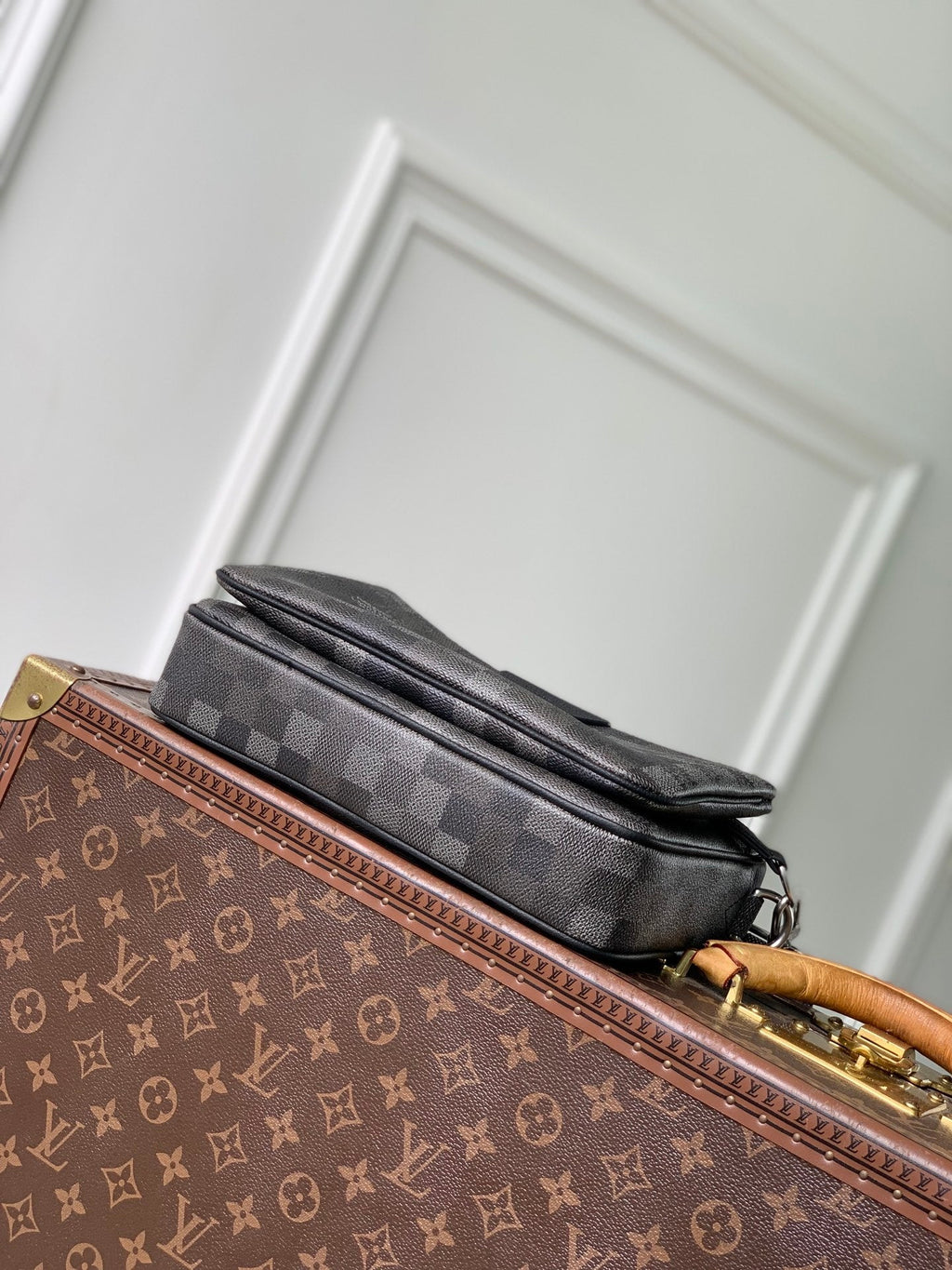 Louis Vuitton LV M28602 Trio Messenger Bag Black