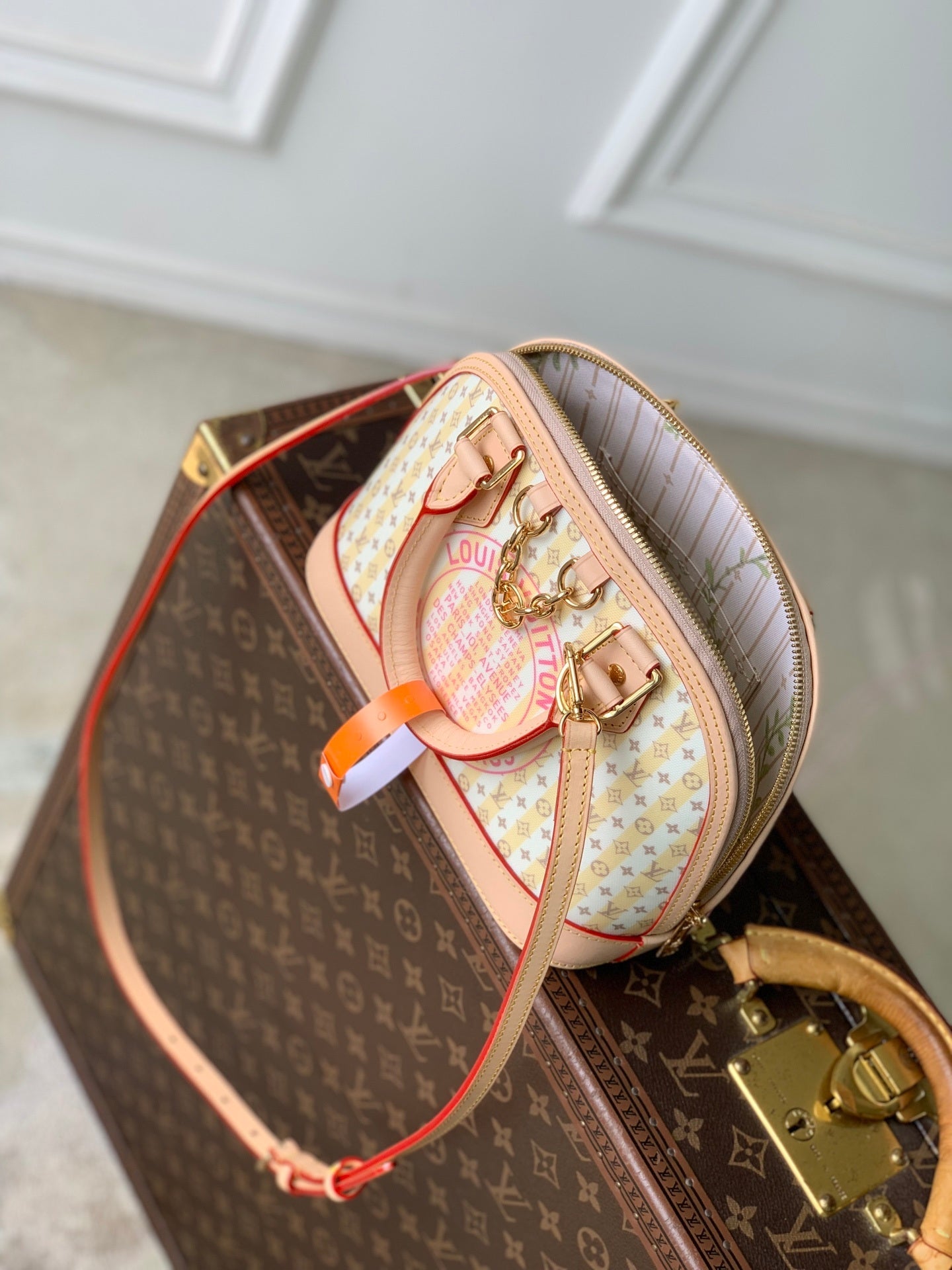 Louis Vuitton LV M28672 Alma BB Bag Banana - Default Title - View 9