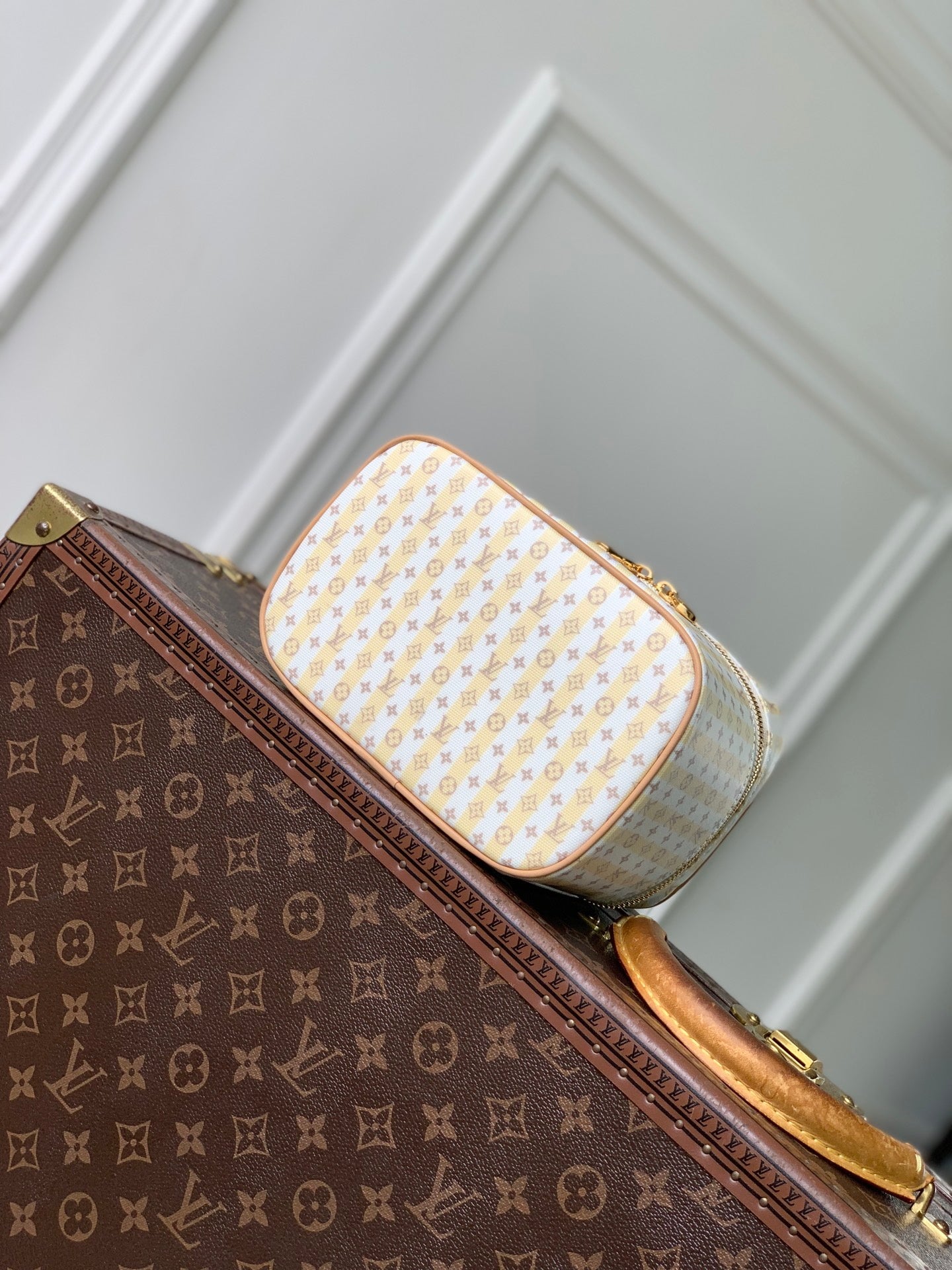 Louis Vuitton  LV M28702 Nice Mini Vanity Case - Default Title - View 4