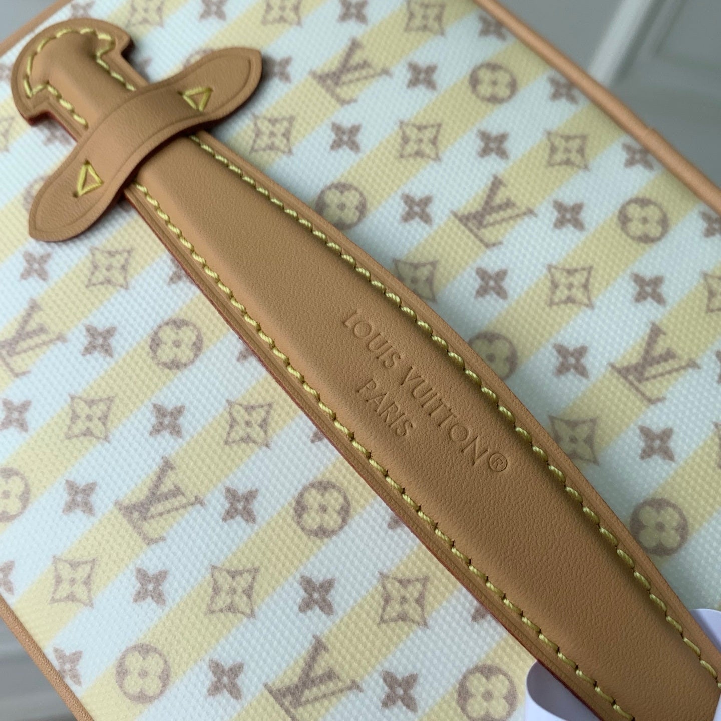 Louis Vuitton  LV M28702 Nice Mini Vanity Case - Default Title - View 6