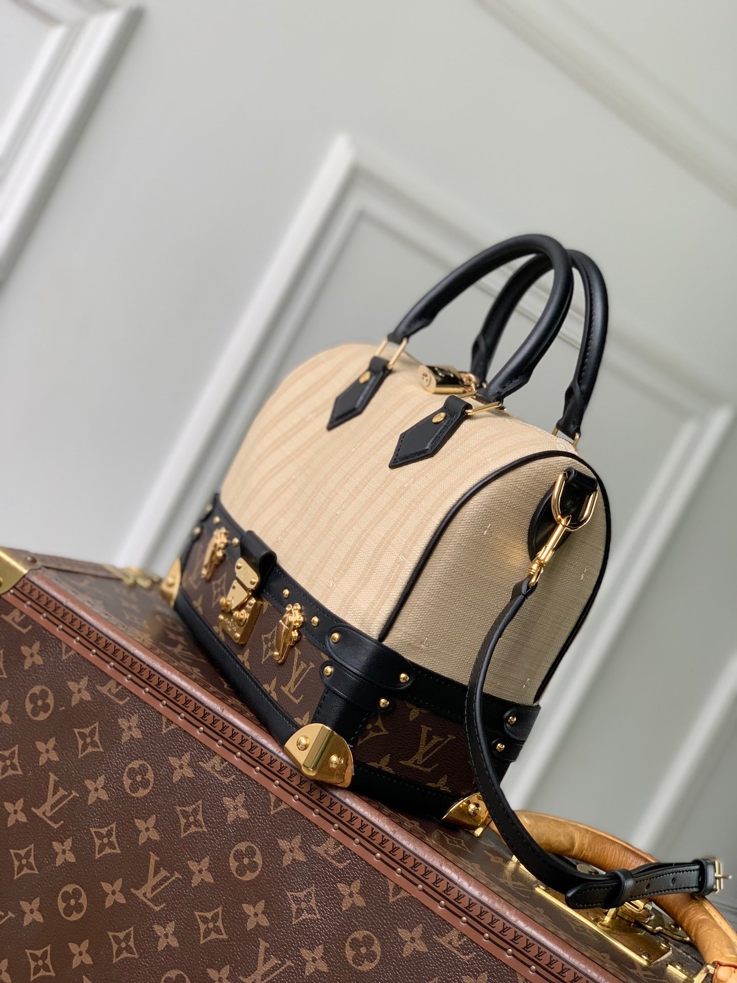 Louis Vuitton LV M28761 Speedy Bandoulière 22 Bag Beige/Monogram - Default Title - View 2