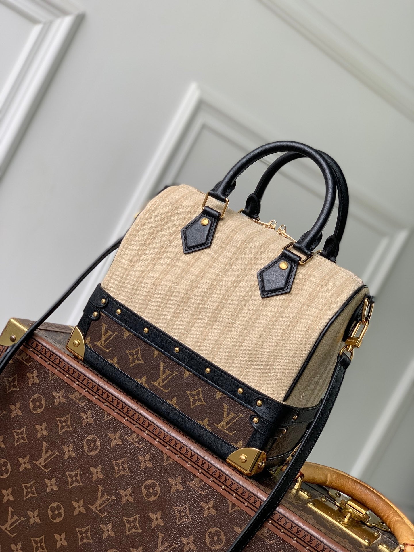 Louis Vuitton LV M28761 Speedy Bandoulière 22 Bag Beige/Monogram - Default Title - View 3
