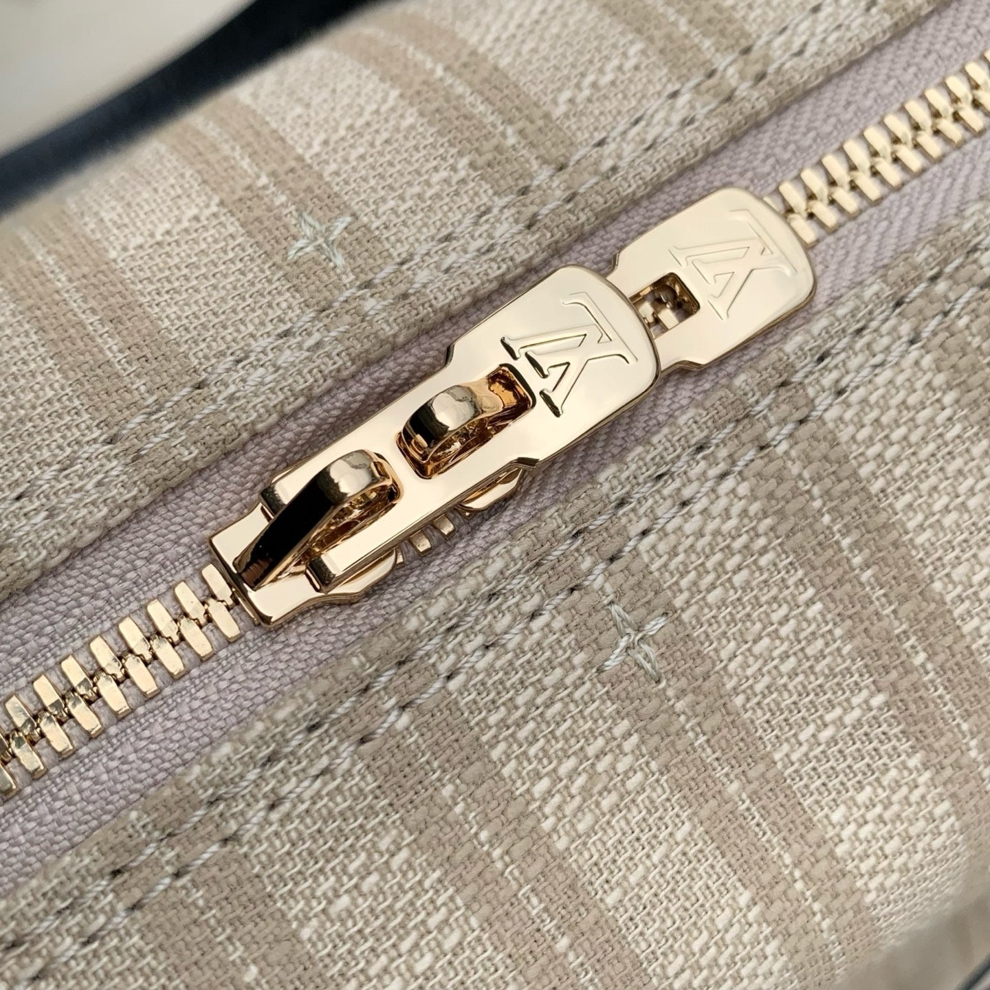 Louis Vuitton LV M28761 Speedy Bandoulière 22 Bag Beige/Monogram