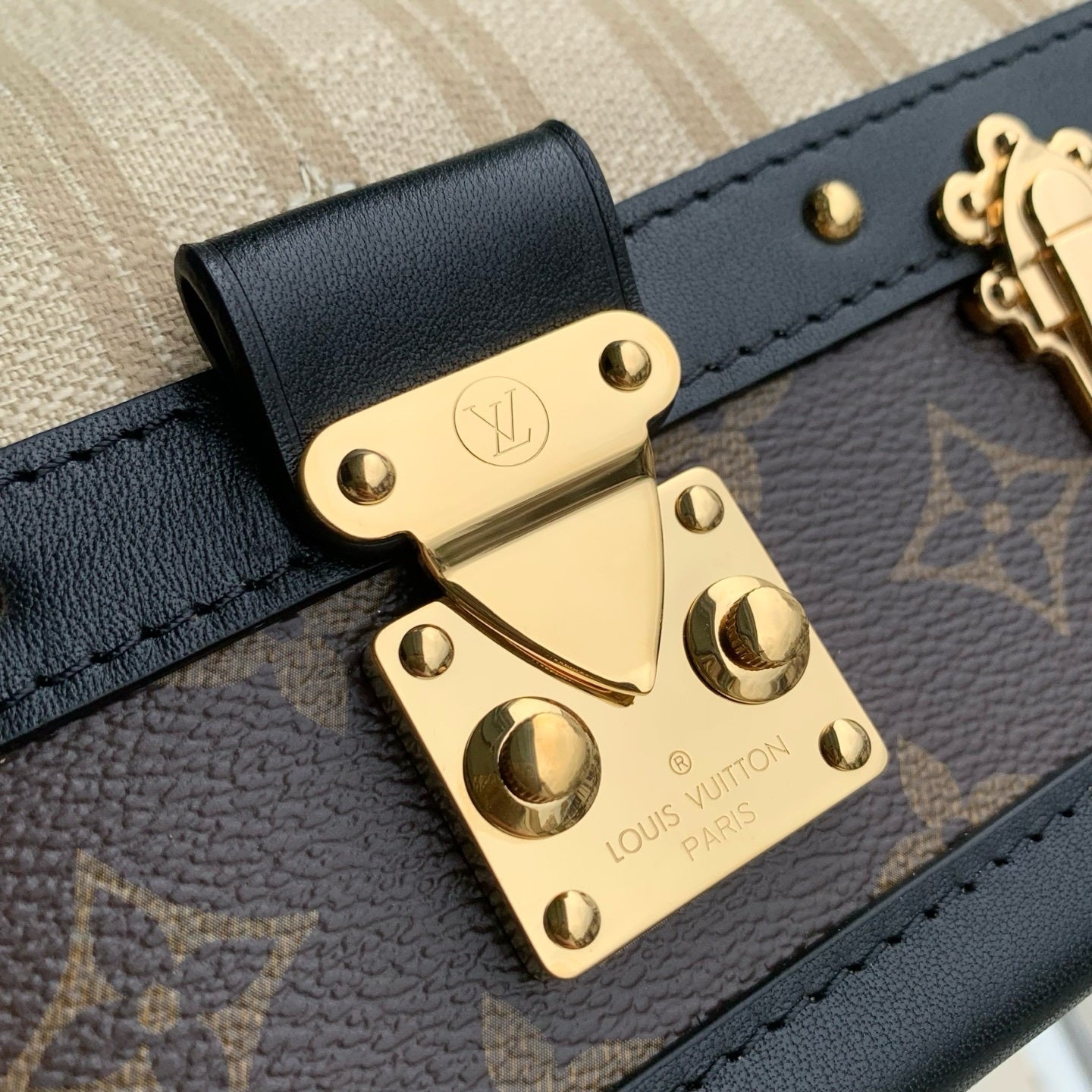 Louis Vuitton LV M28761 Speedy Bandoulière 22 Bag Beige/Monogram