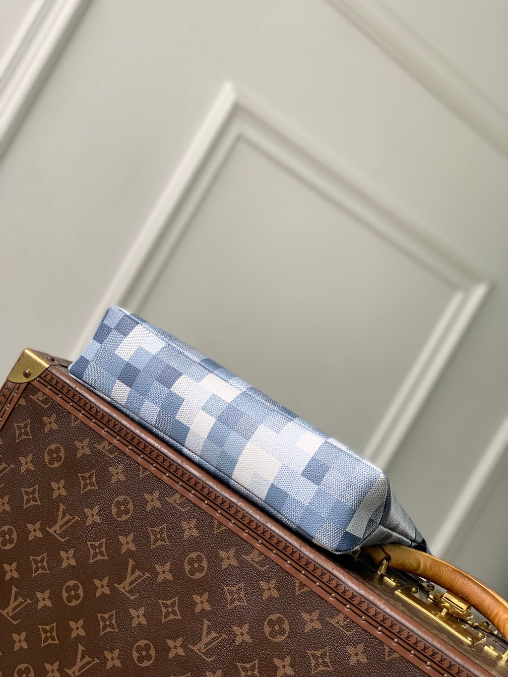 Louis Vuitton  LV M28846 Pochette Voyage Souple Denim Blue