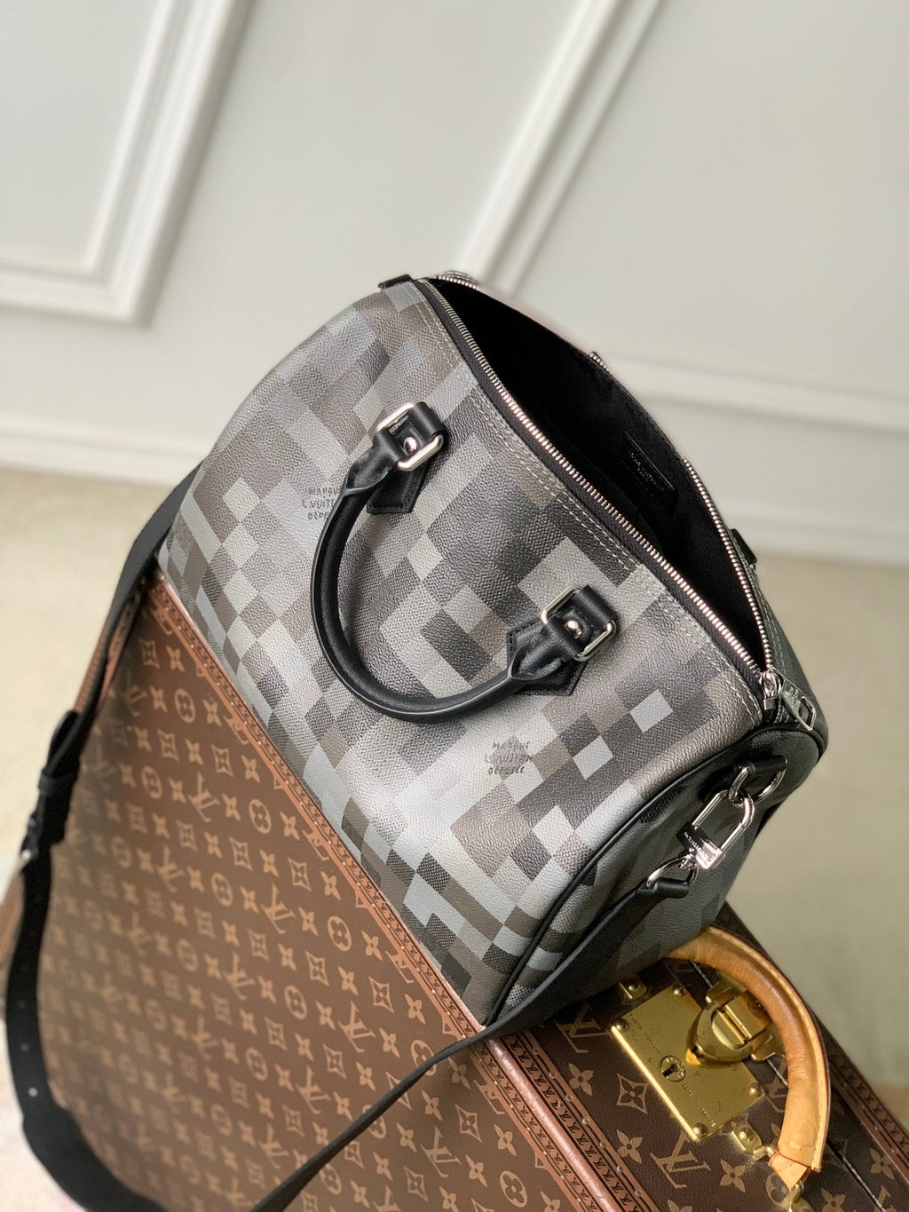 Louis Vuitton  LV M28977 Speedy 30 Bandoulière Bag Black