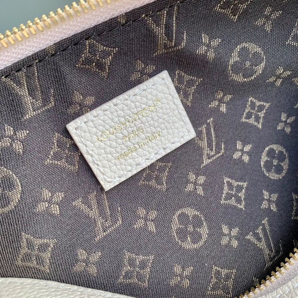 Louis Vuitton LV M29094 Multipass Handbag White