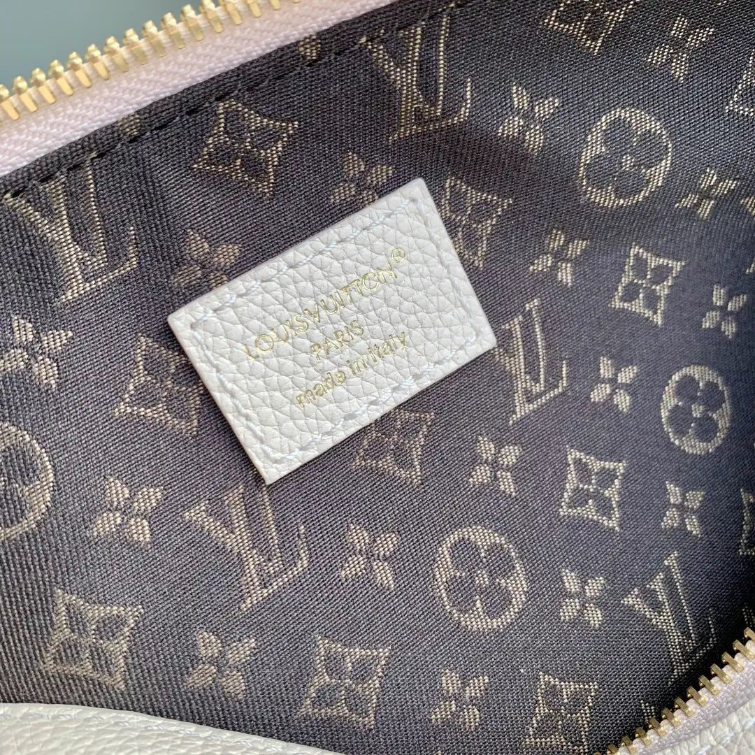 Louis Vuitton LV M29094 Multipass Handbag White