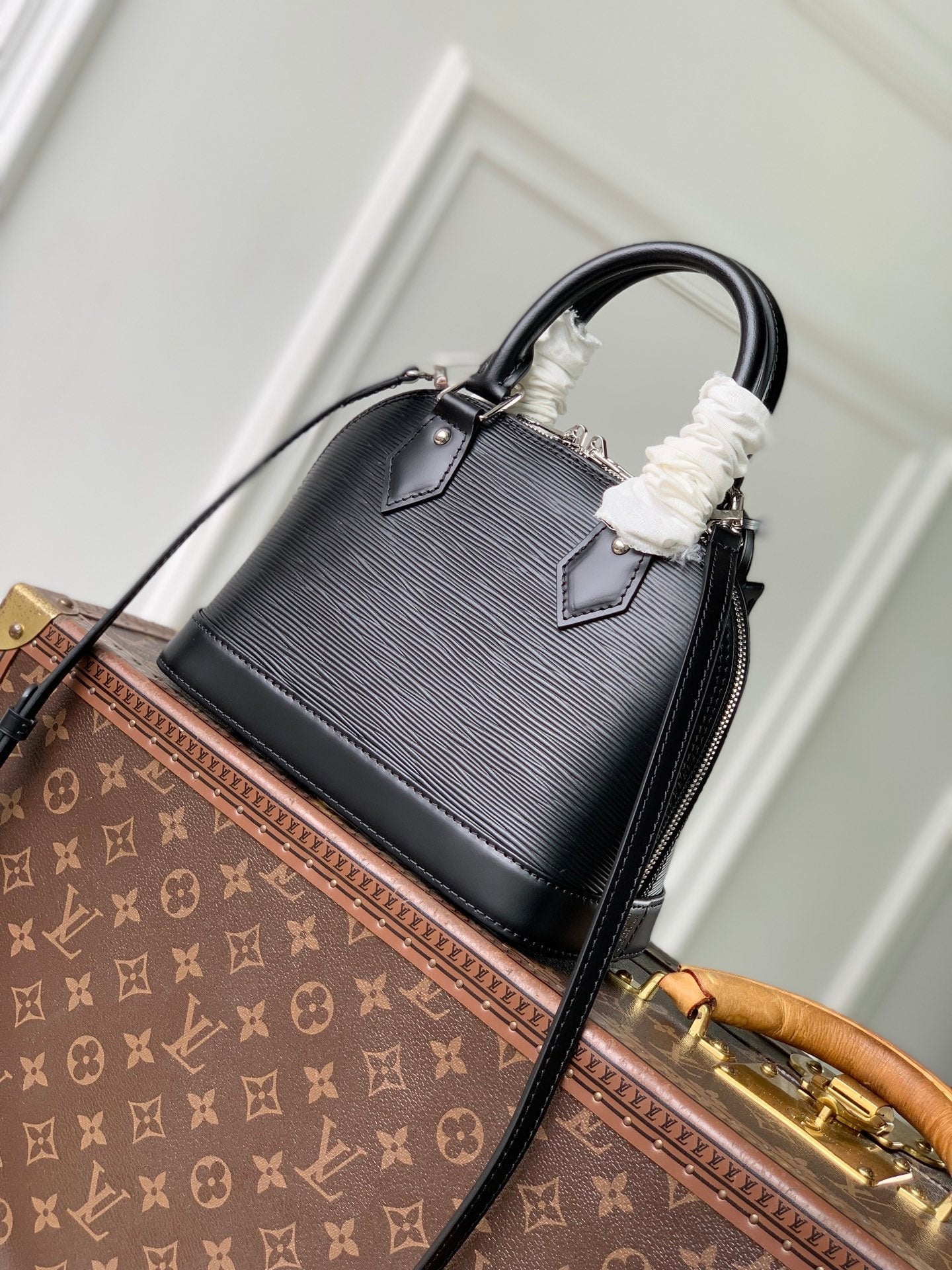 Louis Vuitton LV M29125 Alma BB Bag Black - Default Title - View 3
