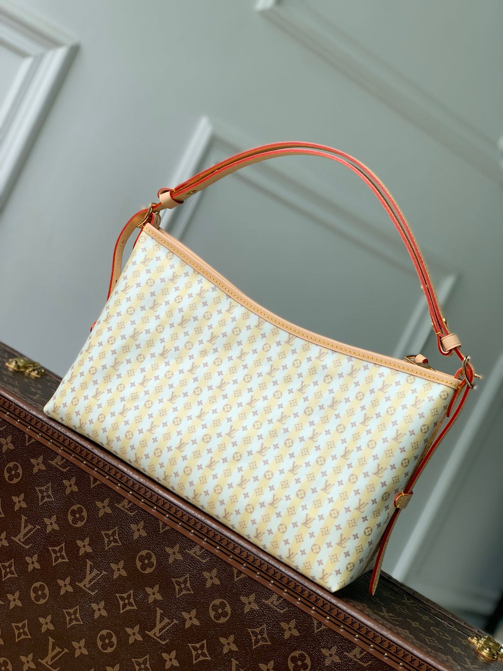Louis Vuitton LV M29139 Carryall East West Bag Banana