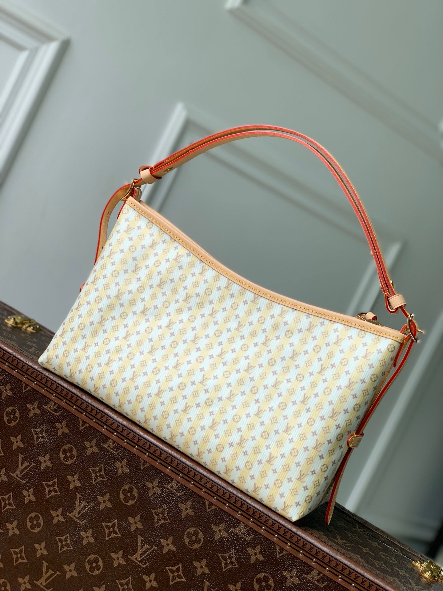 Louis Vuitton LV M29139 Carryall East West Bag Banana