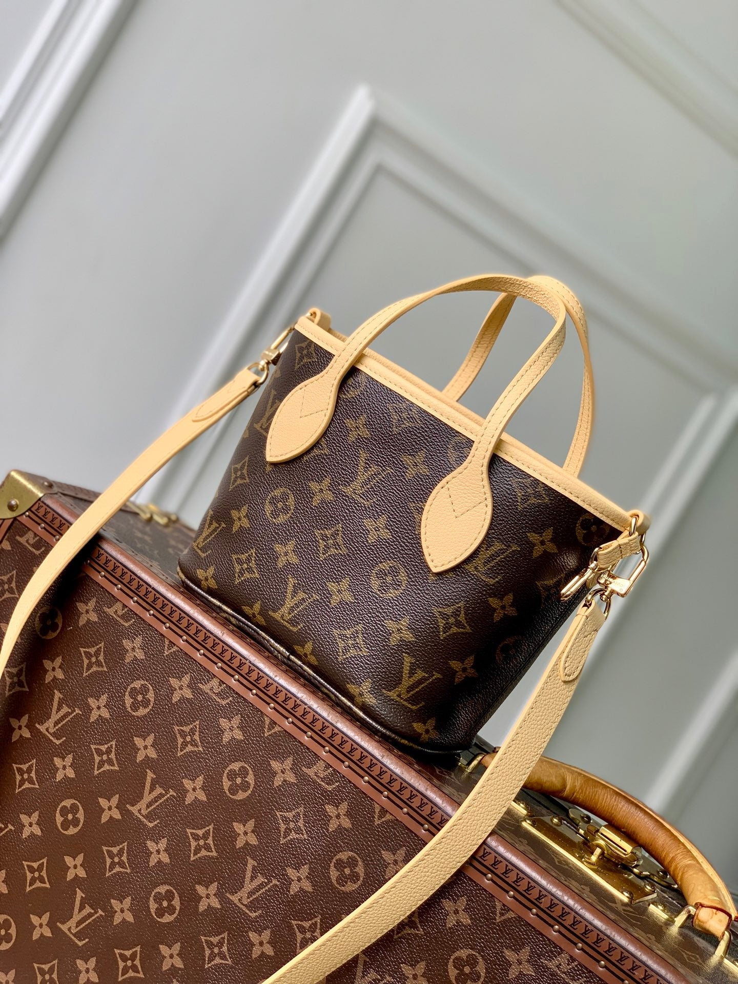 Louis Vuitton LV M29228 Neverfull Bandoulière Inside Out BB Bag Monogram Banane