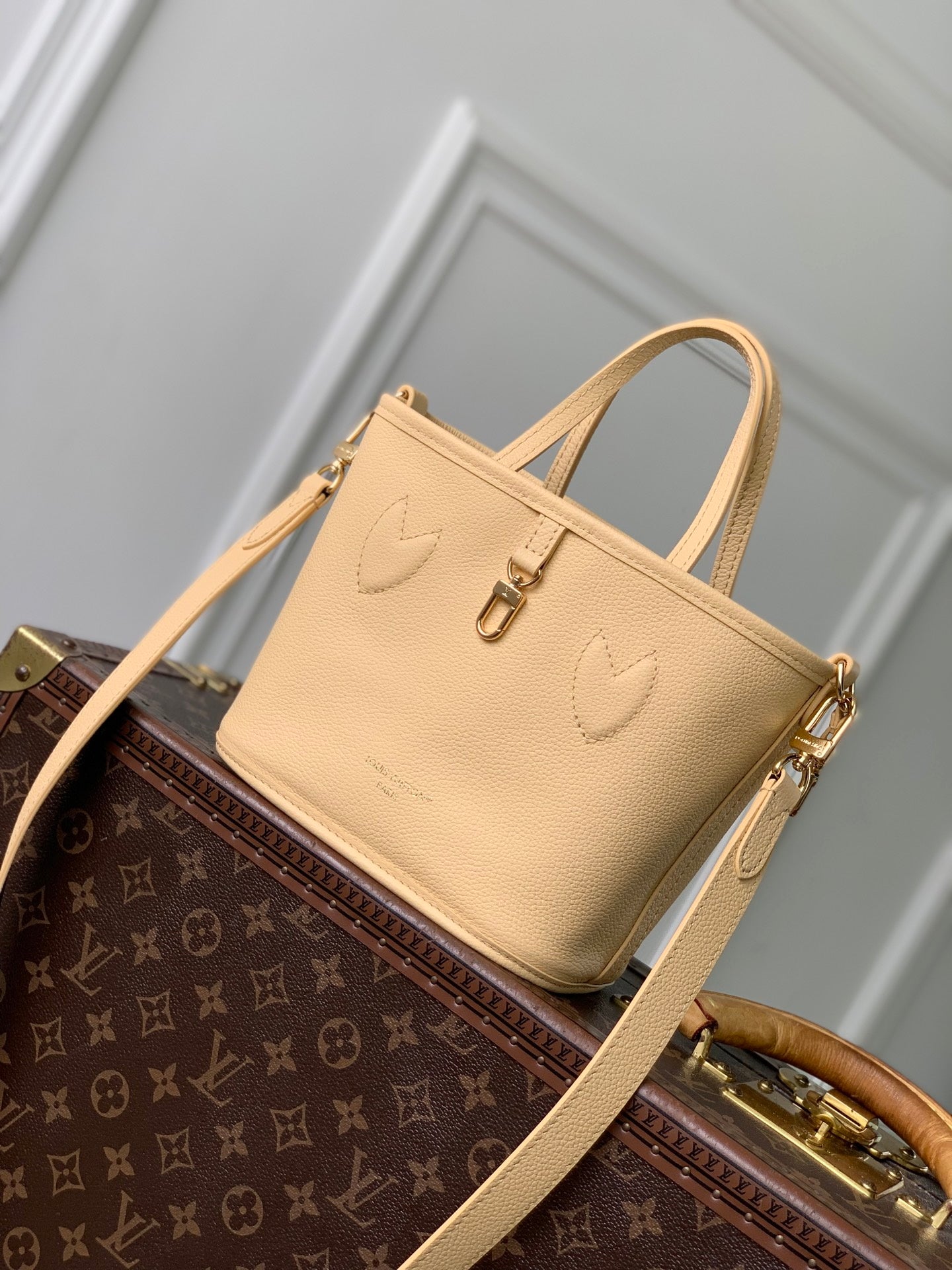 Louis Vuitton LV M29228 Neverfull Bandoulière Inside Out BB Bag Monogram Banane