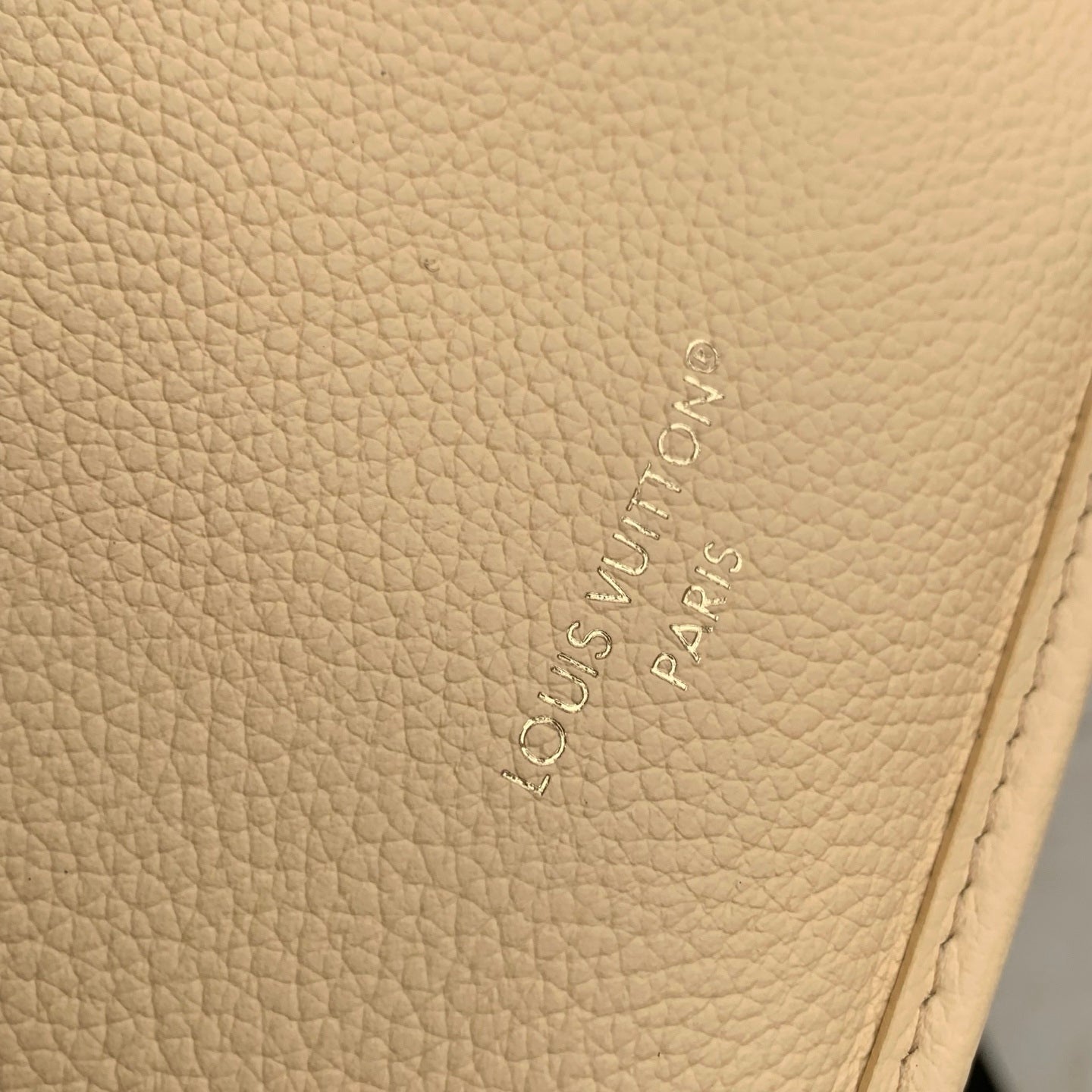Louis Vuitton LV M29228 Neverfull Bandoulière Inside Out BB Bag Monogram Banane - Default Title - View 16