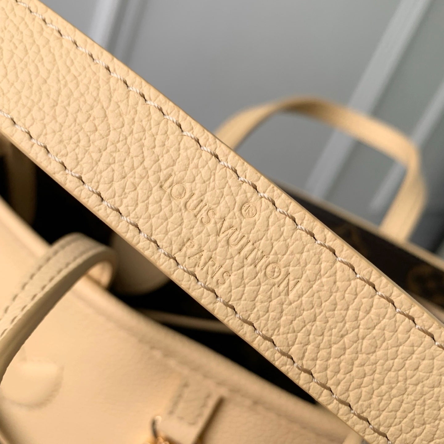 Louis Vuitton LV M29228 Neverfull Bandoulière Inside Out BB Bag Monogram Banane