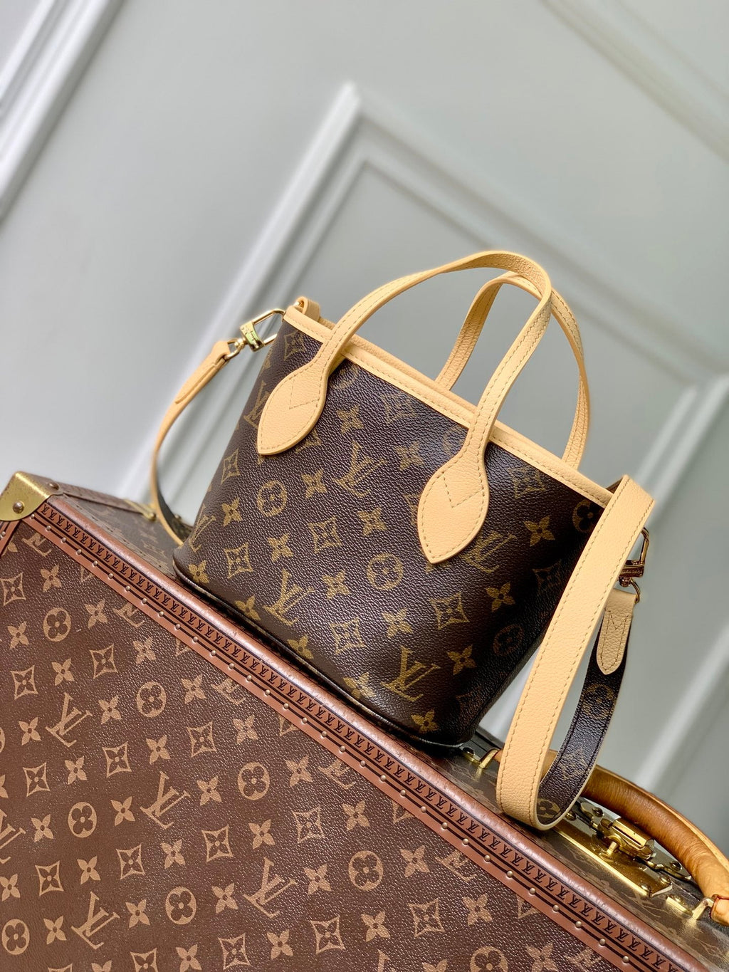 Louis Vuitton LV M29228 Neverfull Bandoulière Inside Out BB Bag Monogram Banane