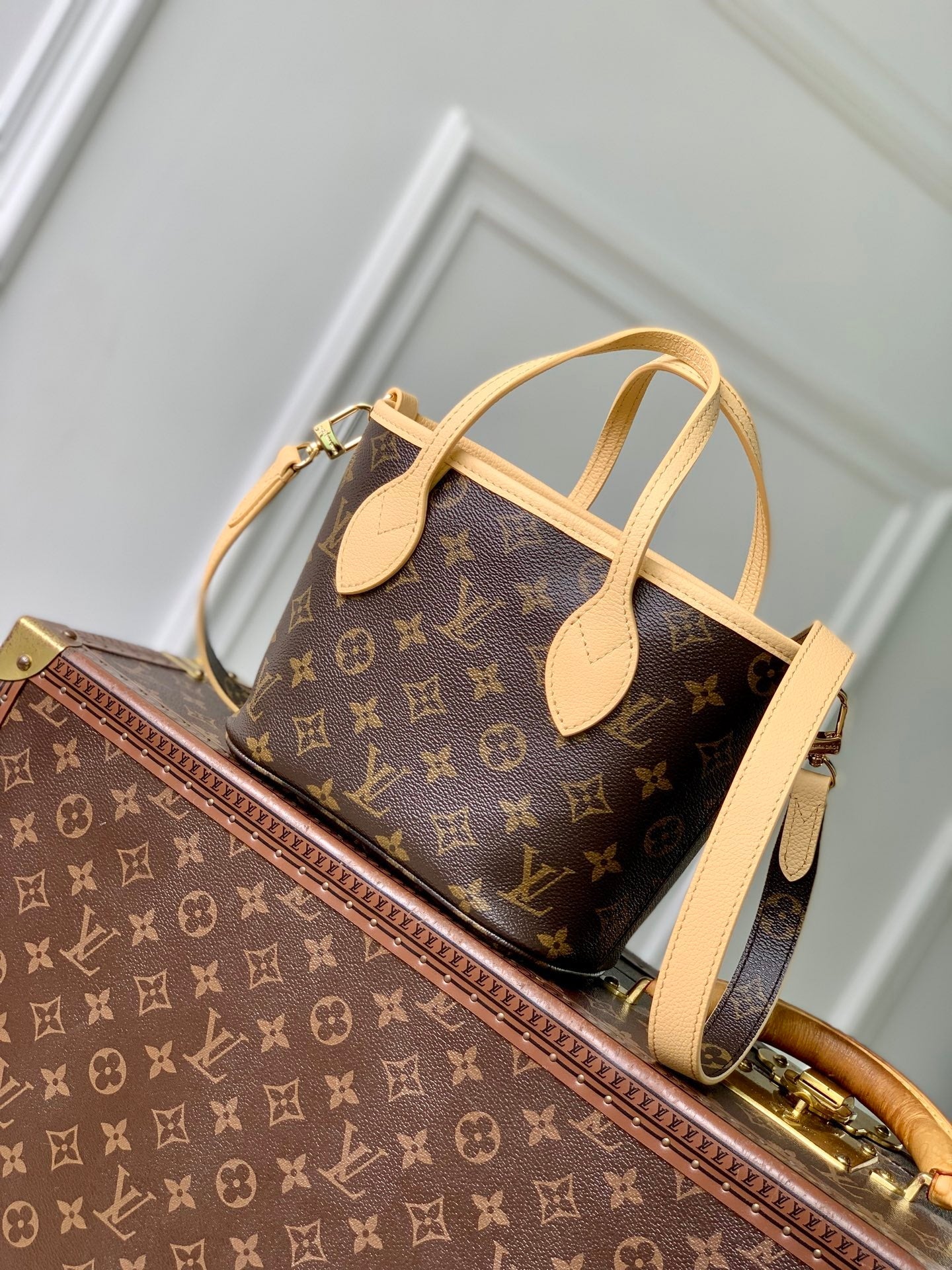 Louis Vuitton LV M29228 Neverfull Bandoulière Inside Out BB Bag Monogram Banane - Default Title - View 3