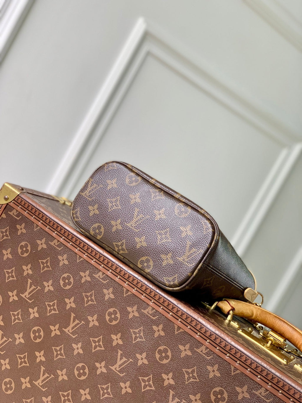 Louis Vuitton LV M29228 Neverfull Bandoulière Inside Out BB Bag Monogram Banane