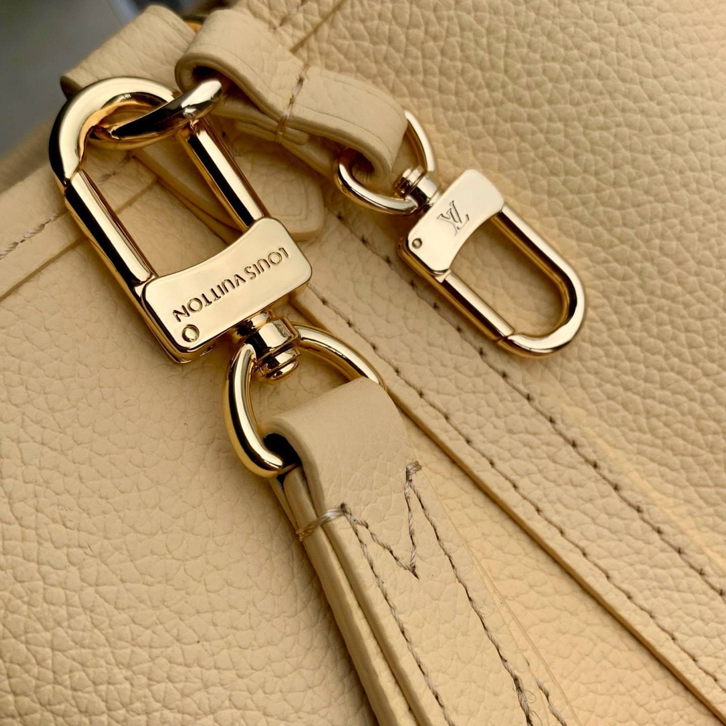 Louis Vuitton LV M29228 Neverfull Bandoulière Inside Out BB Bag Monogram Banane - Default Title - View 6