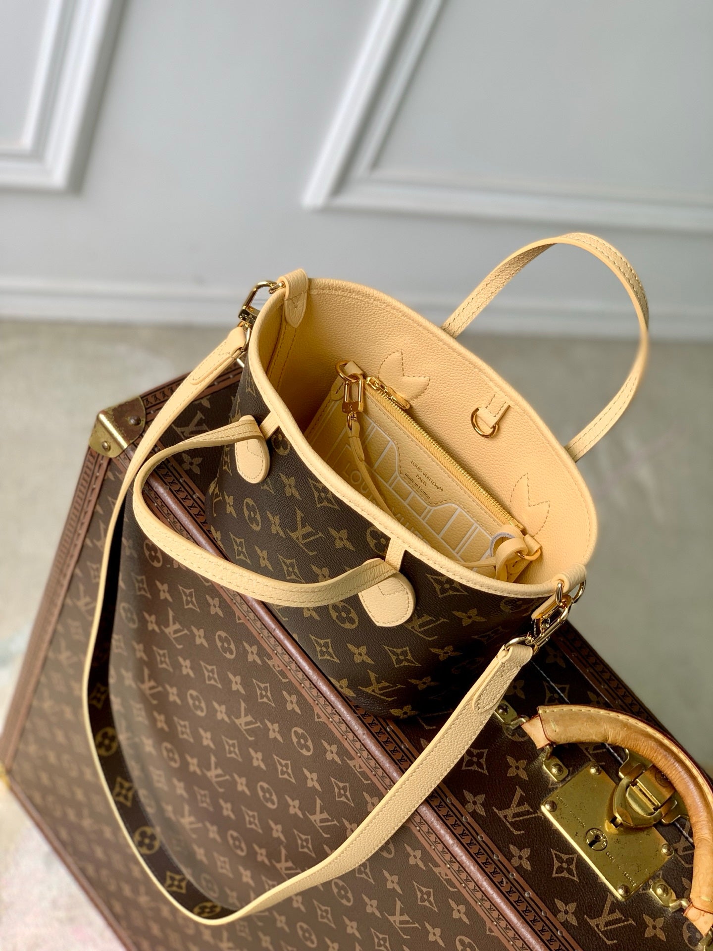Louis Vuitton LV M29228 Neverfull Bandoulière Inside Out BB Bag Monogram Banane