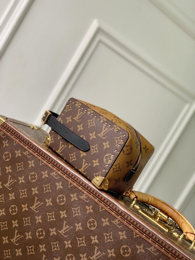 Louis Vuitton LV M29313 Locker Dopp Kit Taurillon Monogram