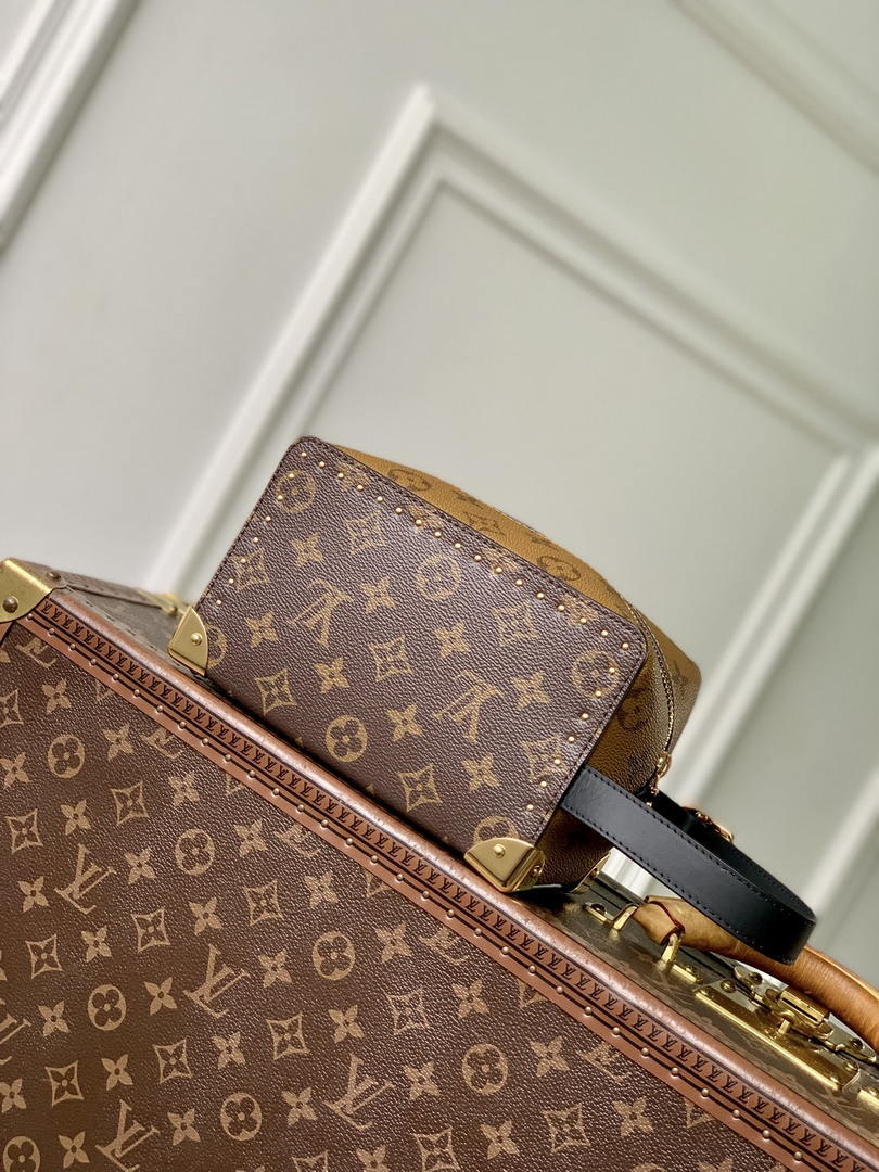 Louis Vuitton LV M29313 Locker Dopp Kit Taurillon Monogram